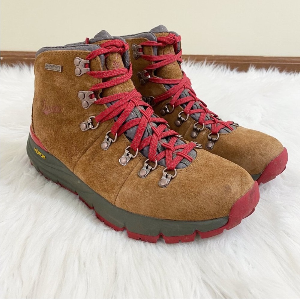 Danner Brown Suede Mountain 600 4.5” Hiking Boot Women's Sz 9 Lace Up Waterproof